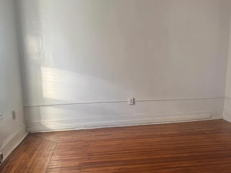 240 William St #2F — Photo 2