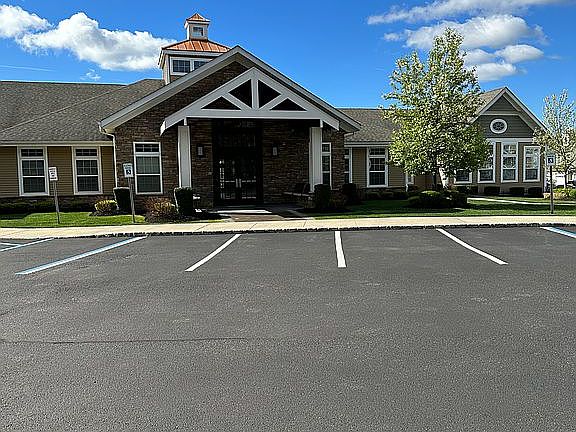 5th image of 41 Halley Dr