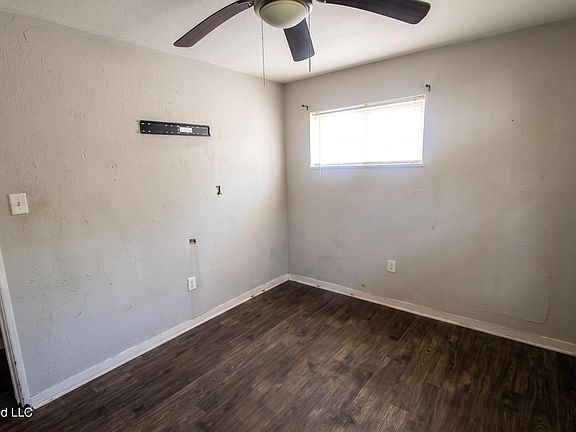 4th image of 3129 Lakewood Dr