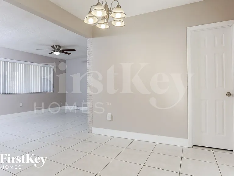 7720 Juniper St — Photo 5