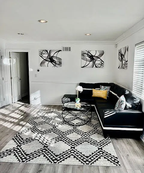 4880 Bruges Ave — Photo 8