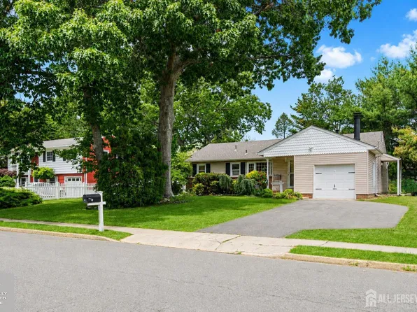 90 Oak Hill Dr, Toms River, NJ 08753