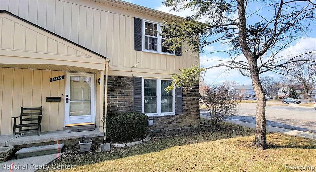 2 bed, 1.5 bath, 1408 sqft, $1,600 — Photo 1