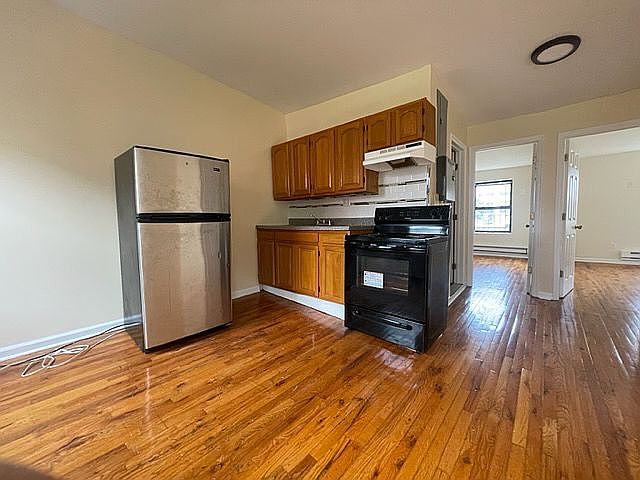 1st image of 184 Nelson St APT 4
