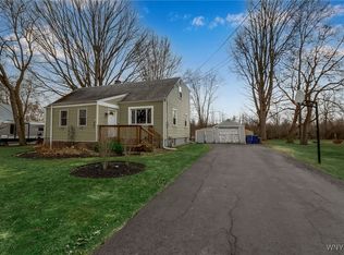 5898 Garlow Rd, Niagara Falls, NY 14304