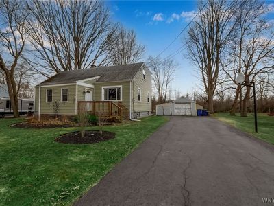 5898 Garlow Rd, Niagara Falls, NY, 14304