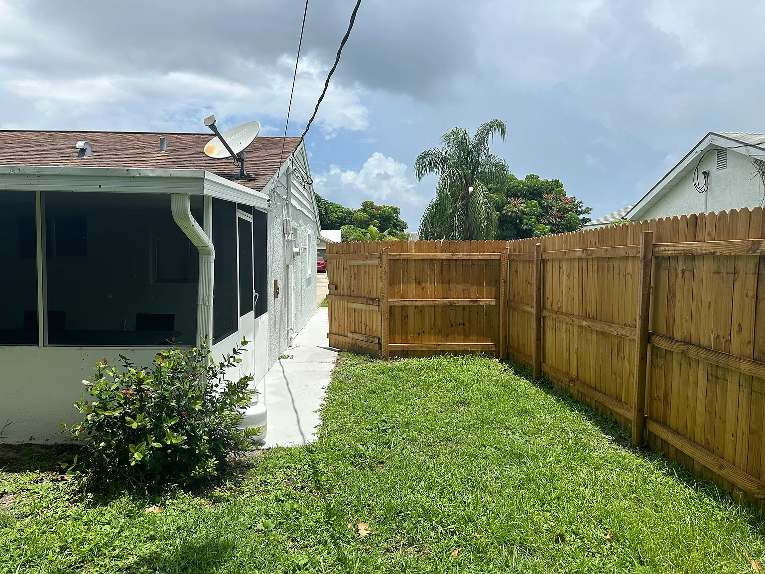 4 bed, 1100 sqft, $2,300 — Photo 3