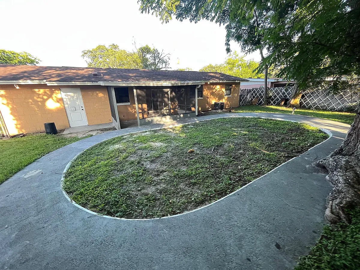 2216 Villano Ave — Photo 2