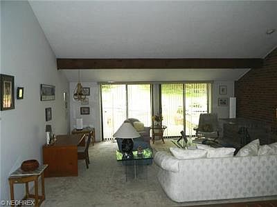 4th image of 457-51 Meadowview Dr