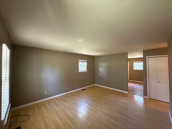 3rd image of 701 Echo Cove Ln