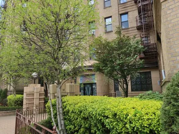 1150 Brighton Beach Avenue image 1 of 20