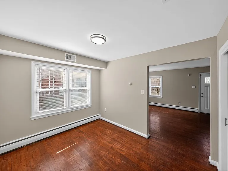 1105 Carrington Ave — Photo 6