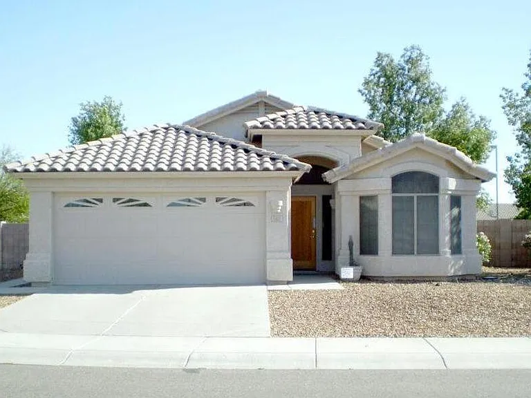 2429 E Patrick Ln — Photo 2