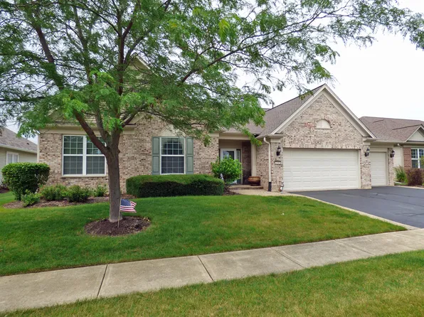 2689 Venetian Ln, Elgin, IL 60124