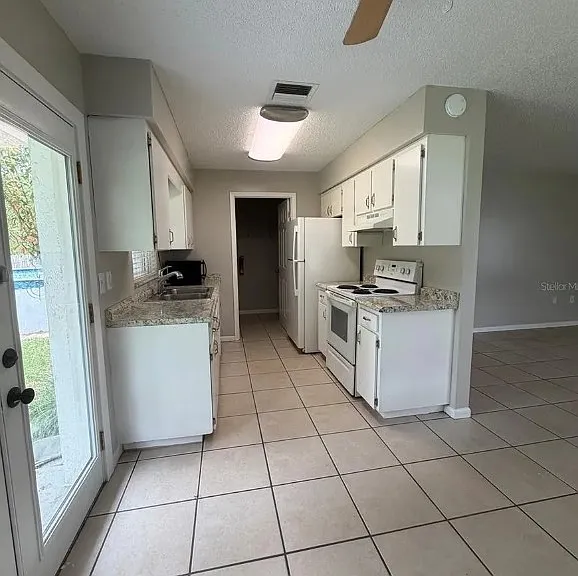 1405 Crystal Ct #B — Photo 5