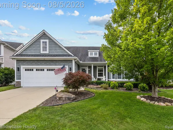 996 Riverstone Cir, Milford, MI 48381