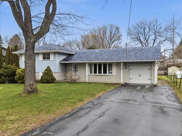 8 Fenwood Cres, Prince Edward County, ON K8N 4Z7