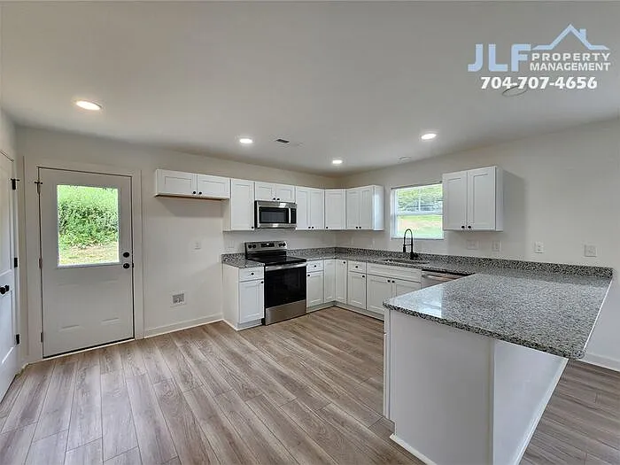2 bed, 2.0 bath, 840 sqft, $1,395 — Photo 4