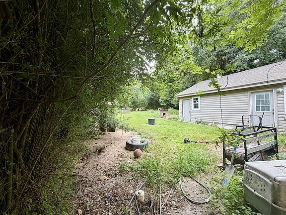 3rd image of 917 Lake Ct