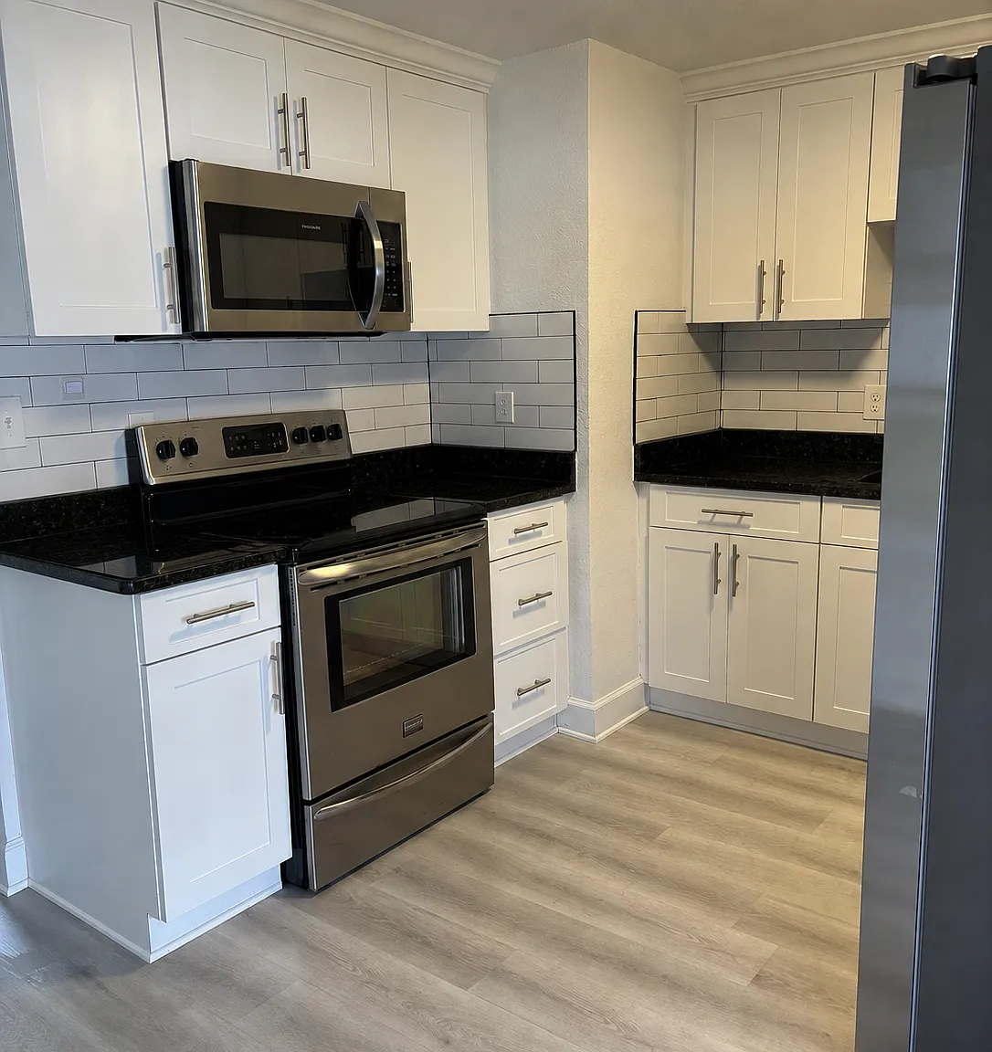 3 bed, 1.5 bath, 880 sqft, $2,350 — Photo 2