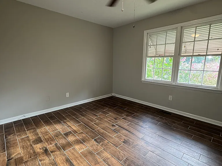 6241 Schomburg Rd — Photo 15