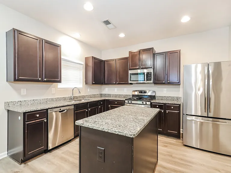 6596 Woodwell Dr — Photo 8