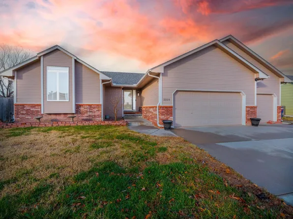 2225 S Parkridge St, Wichita, KS 67209