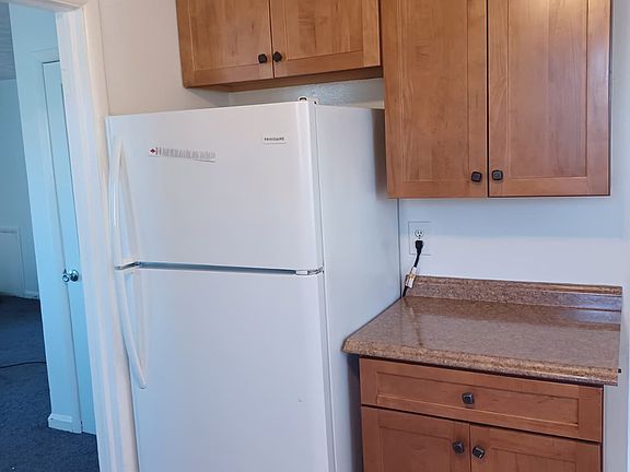 5th image of 2311 Roslyn Ave