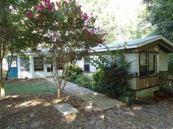 108 Castle Dr, Seneca, SC 29672