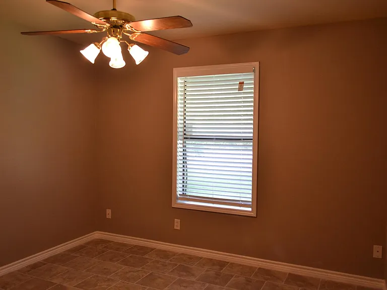 511 White Oak Dr — Photo 24
