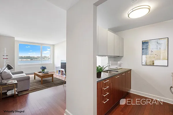 Sold by (Legacy) Elegran | media 2