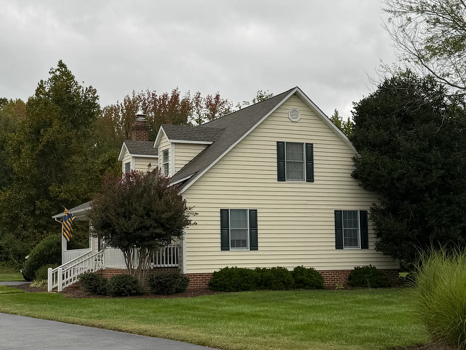 3 bed, 2.5 bath, 1900 sqft, $2,400 — Photo 1