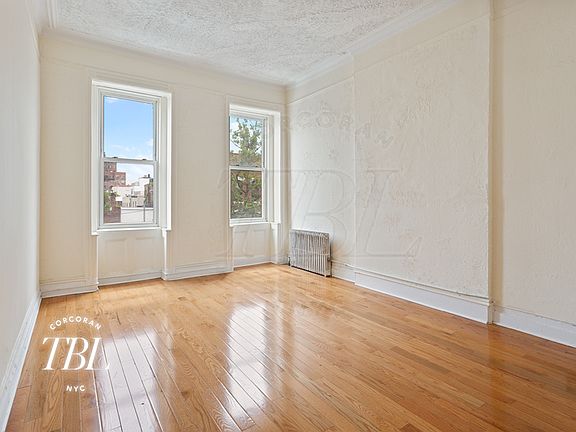 3rd image of 47-36 Vernon Blvd #3