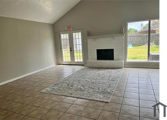 1st image of 4865 Folsom Dr
