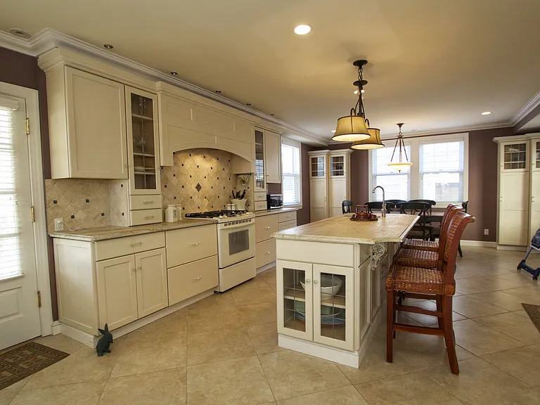 2 S Dudley Ave — Photo 10