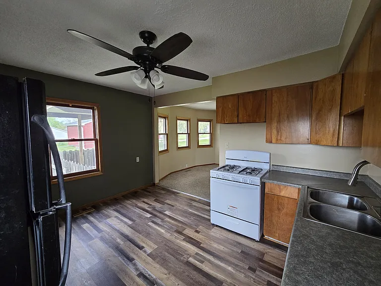 4037 Vine Ave SE — Photo 8
