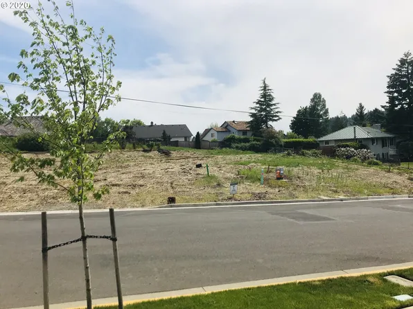 12454 SE Yoakum Ln, Happy Valley, OR 97086