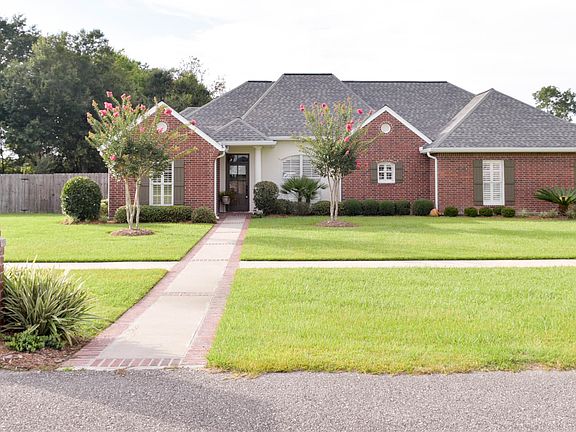 2nd image of 1046 Woodridge Dr