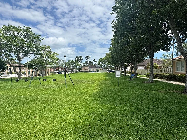 23703 SW 110th Pl #23703 — Photo 39
