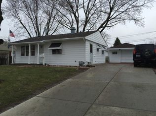 39 Cardinal Ln, Carpentersville, IL 60110