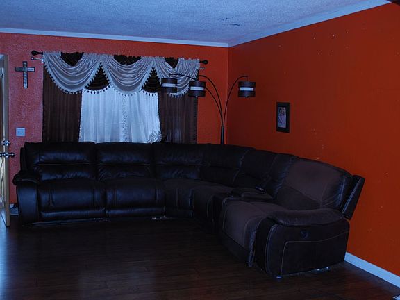 3rd image of 1006 Westport Dr