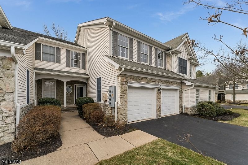 1st image of 4 Pinehurst Cir