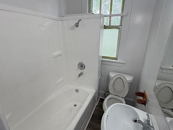 2nd image of 918 Walnut St