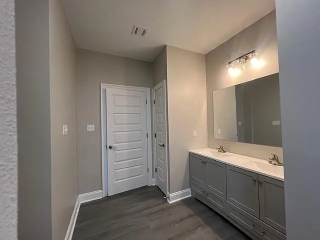 1112 Cambridge Dr #D — Photo 5