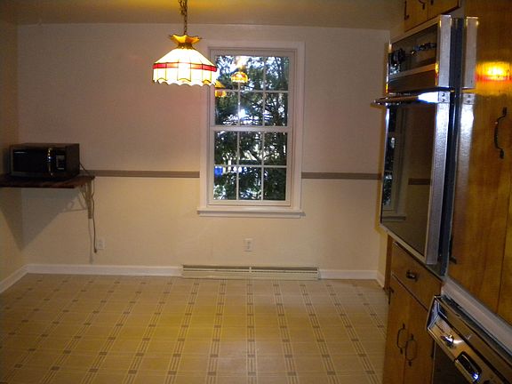 5th image of 32 Hulburt Ave