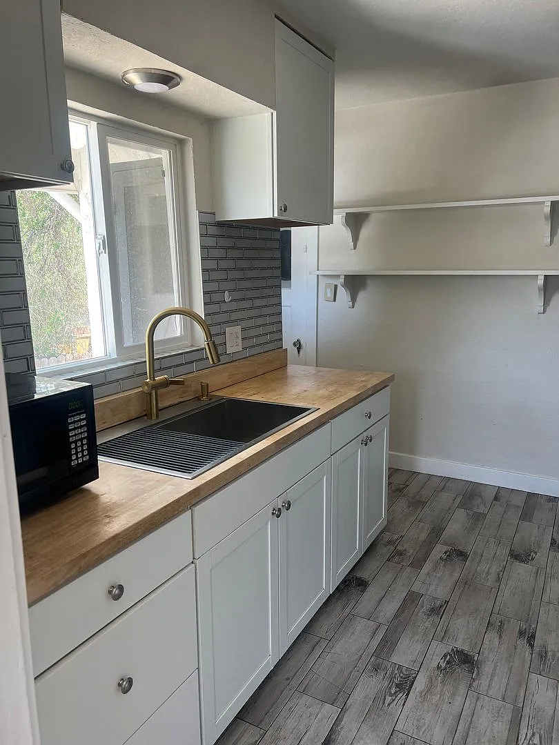 308 College Court — Photo 4