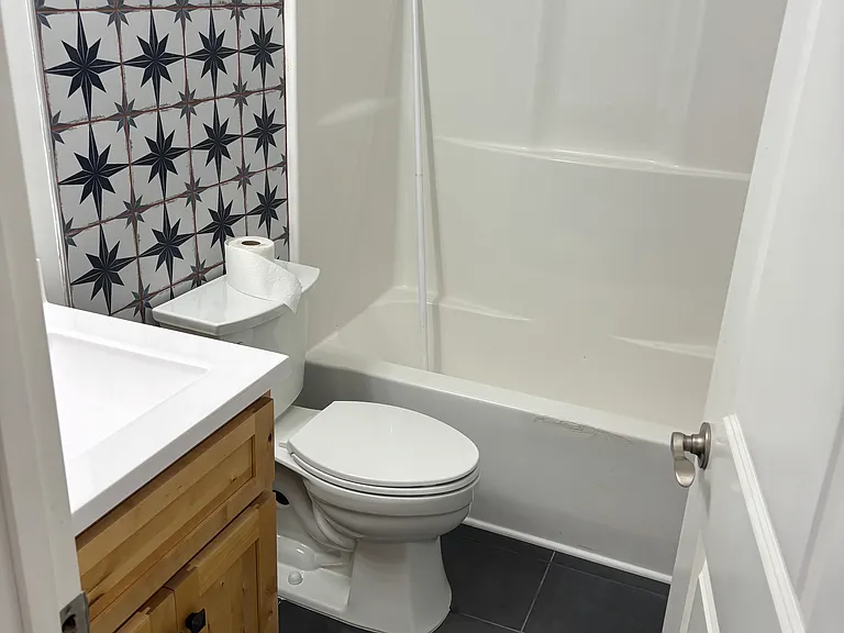 2708 Hackman St — Photo 10