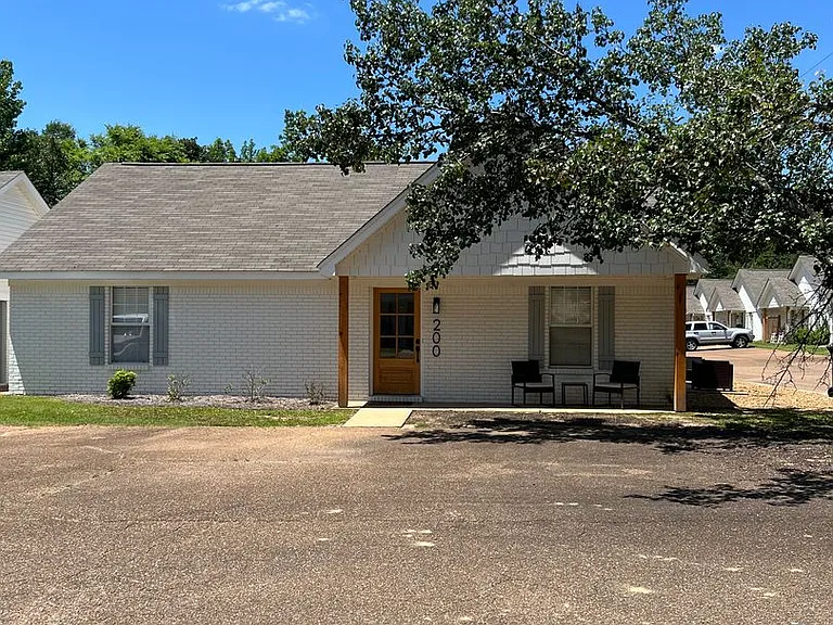 200 Leigh Loop — Photo 1