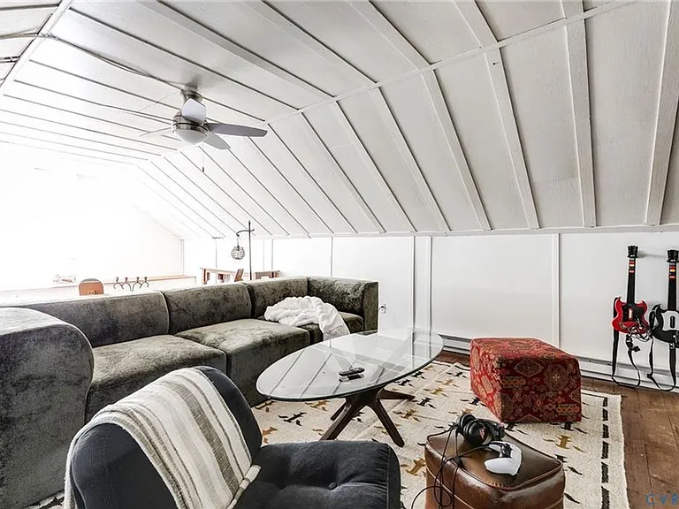1025 Taylor Ave — Photo 17