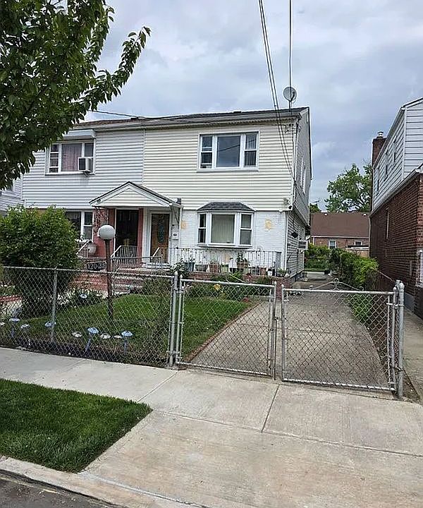 1st image of 120-23 194th St